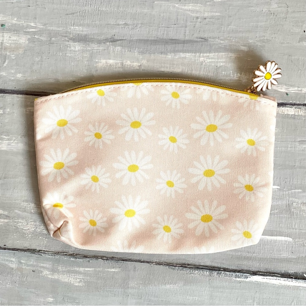Ipsy Glam Bag Daisy Cosmetic Bag Zip Makeup Pouch Clutch Accessory Jewelry Bag